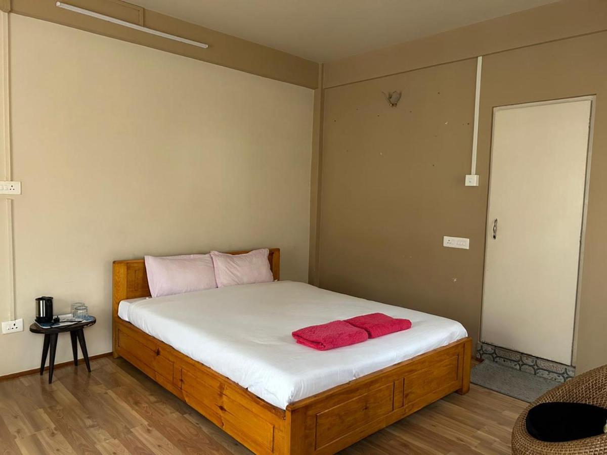 Na-U-Iaka Homestay Шиллонг Экстерьер фото